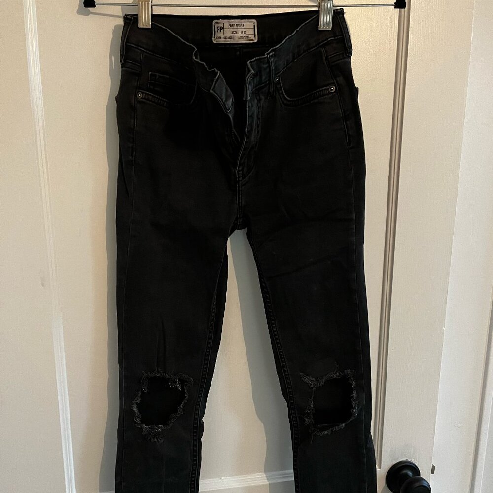 FREE PEOPLE Dark Gray Wash Distressed Ripped Knee Skinny Jeans